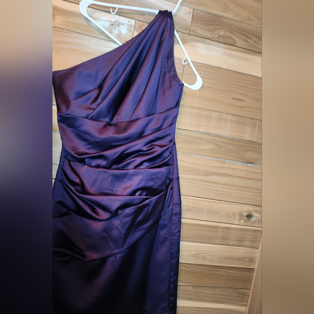 David's Bridal Cold Shoulder Dress in Plum Purple Size 6